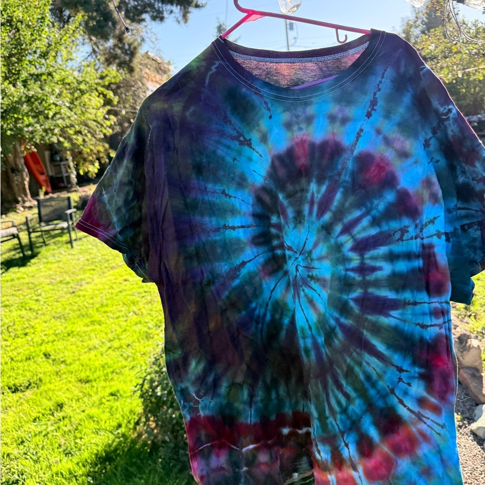 Fruit of the Loom hand Tie-Dyed Short Sleeve Tee - Brand new!